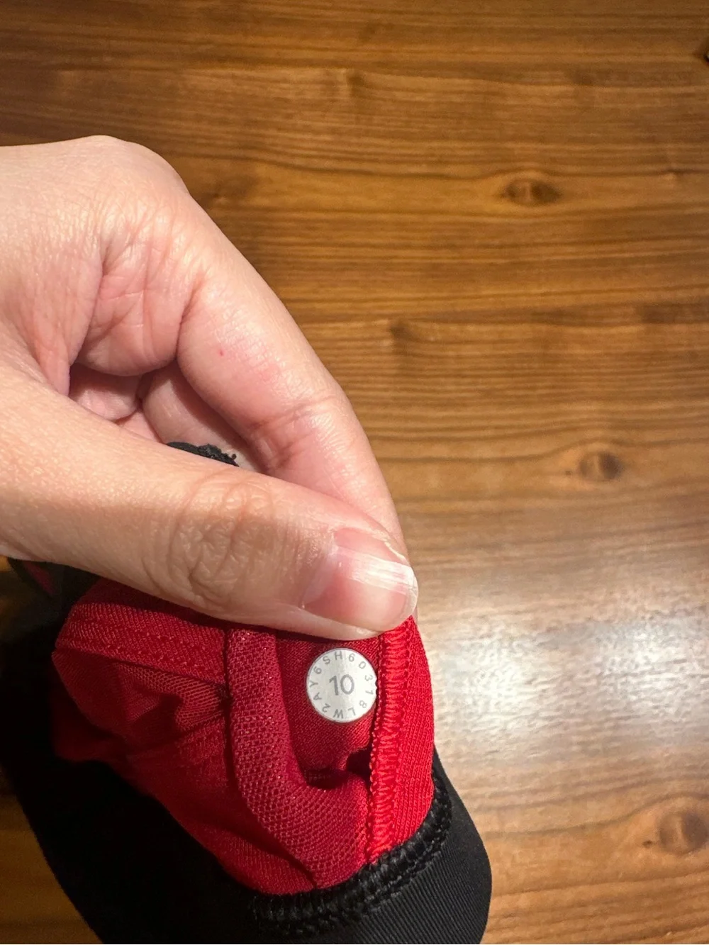 Lululemon red black strappy mesh sports bra top size 10